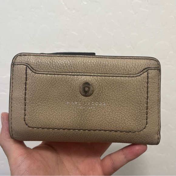 Marc Jacobs New York Wallet - Picture 1 of 8